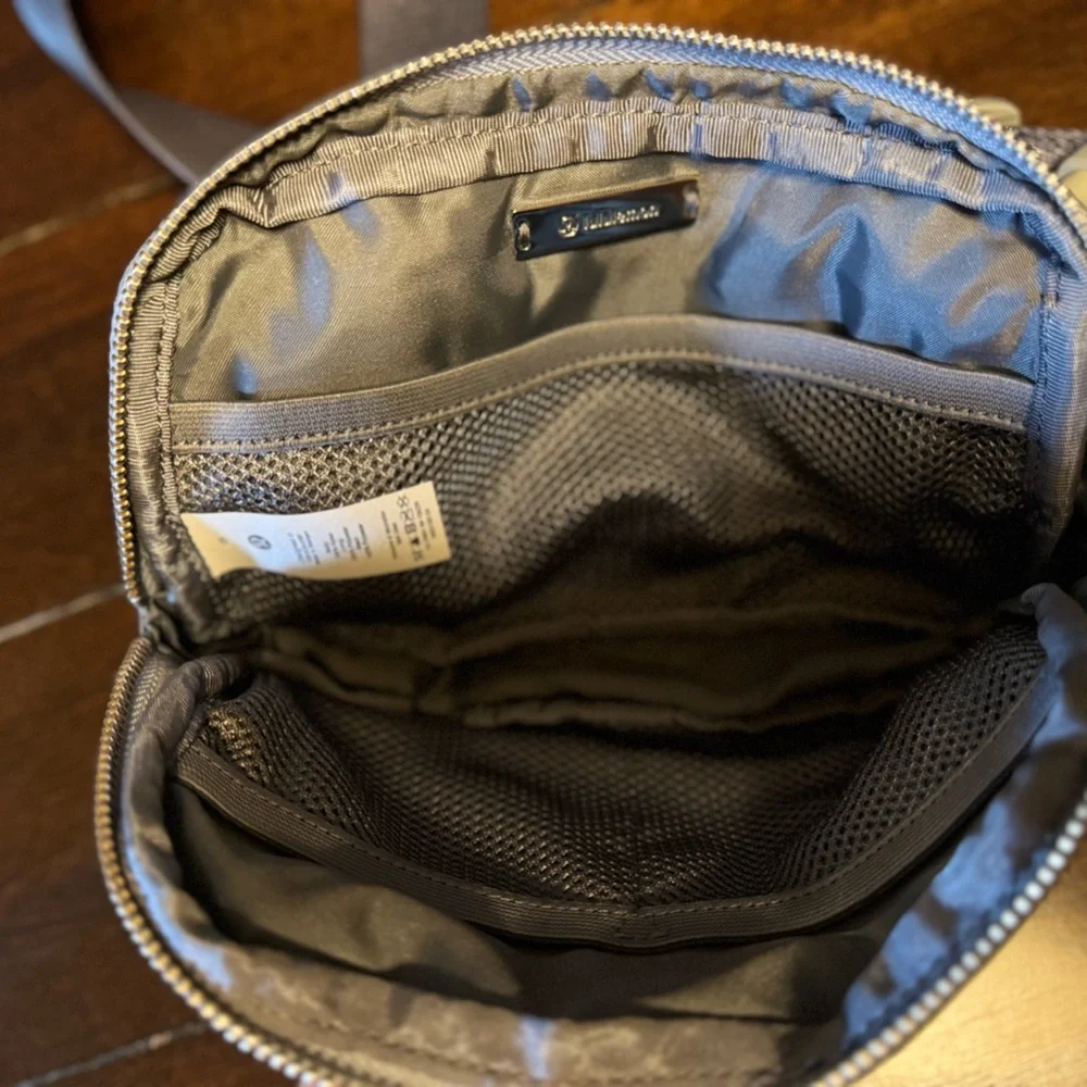 NWOT Lululemon Everywhere Belt Bag Crossbody Extended Strap Grey Unisex - Picture 6 of 6
